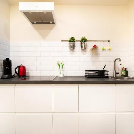 Sunny Ground Floor Escape 奥斯滕德