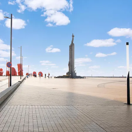 Sunny Ground Floor Escape דירה *